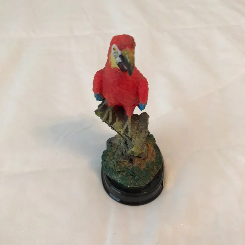 Papagallo Rojo Panama Resin Parrot/Macaw Figurine - Picture 3 of 7